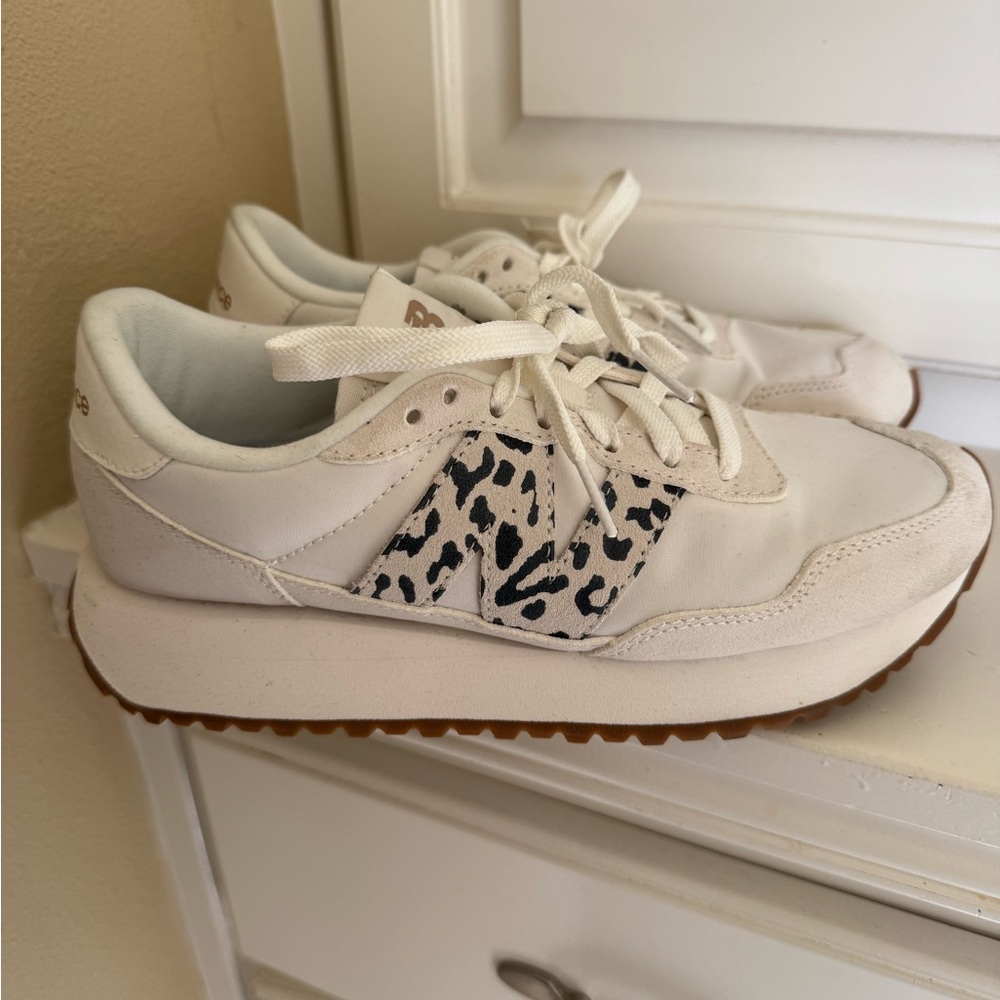 New Balance Women's Cream and Black Patterned Sneakers